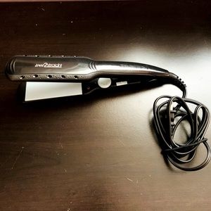 Wet n Wild Flat Iron